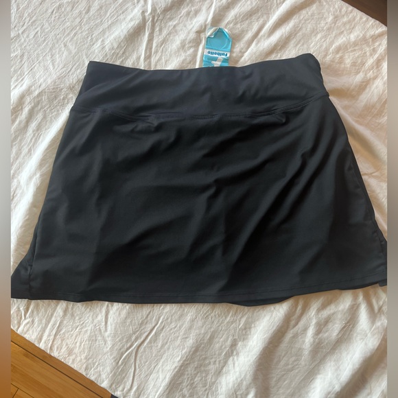 Tennis/ golf skort never worn tags still on - Picture 8 of 8